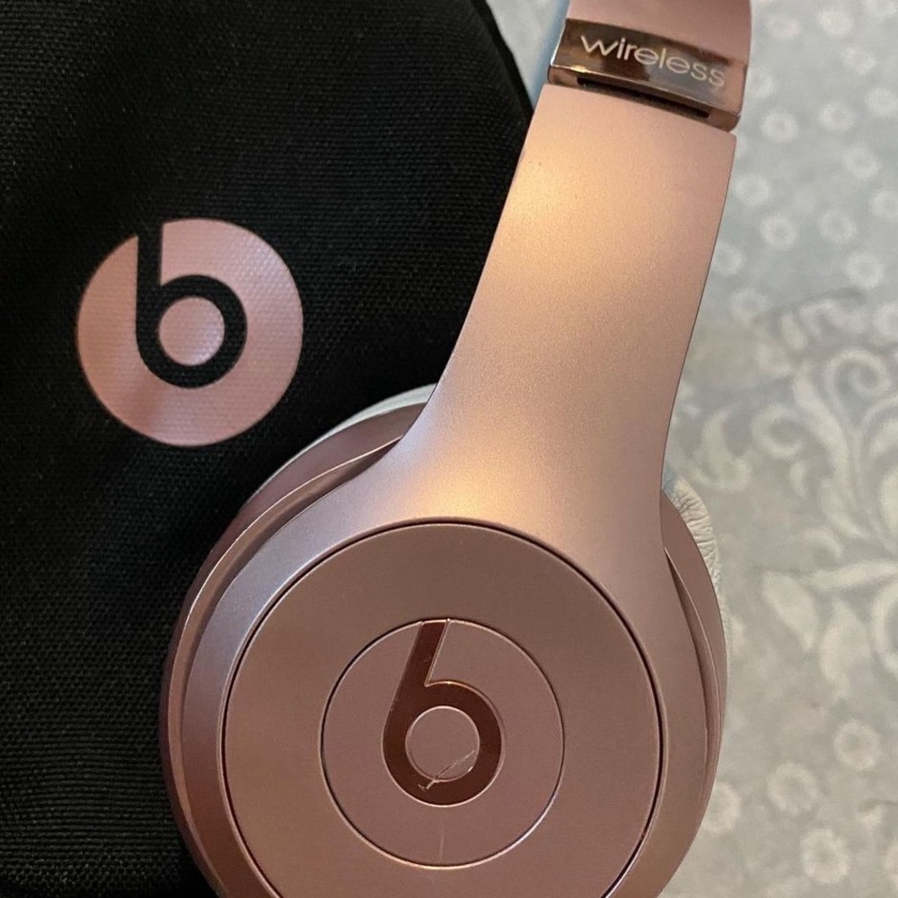 Rose Gold Solo Beats